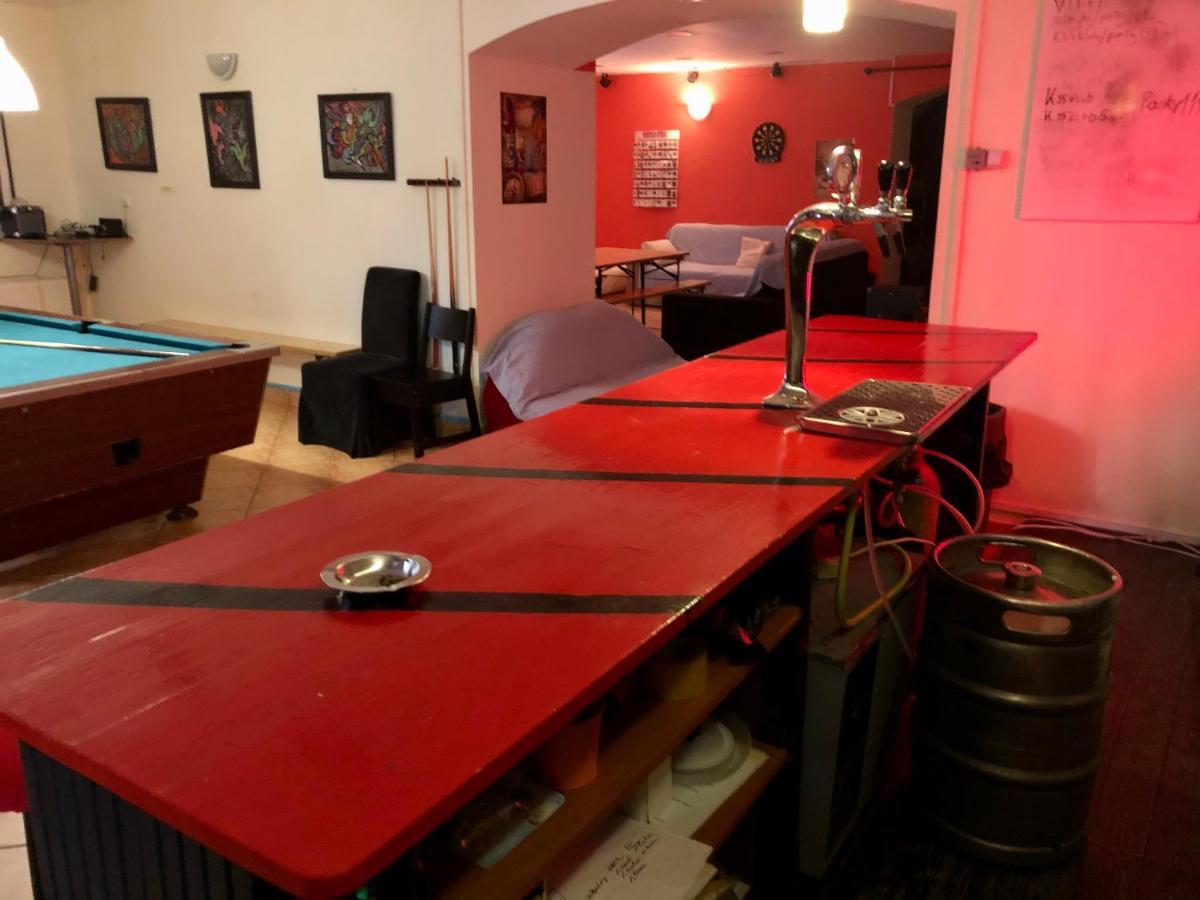 Whole Basement Former Pub3 For Bachelor / Bachelorette Party 布达佩斯 外观 照片